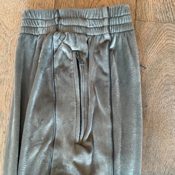 Skims Velour Tank Top & Jogger Set | Size Tank: Small Joggers: Small | Gray - Picture 3 of 10